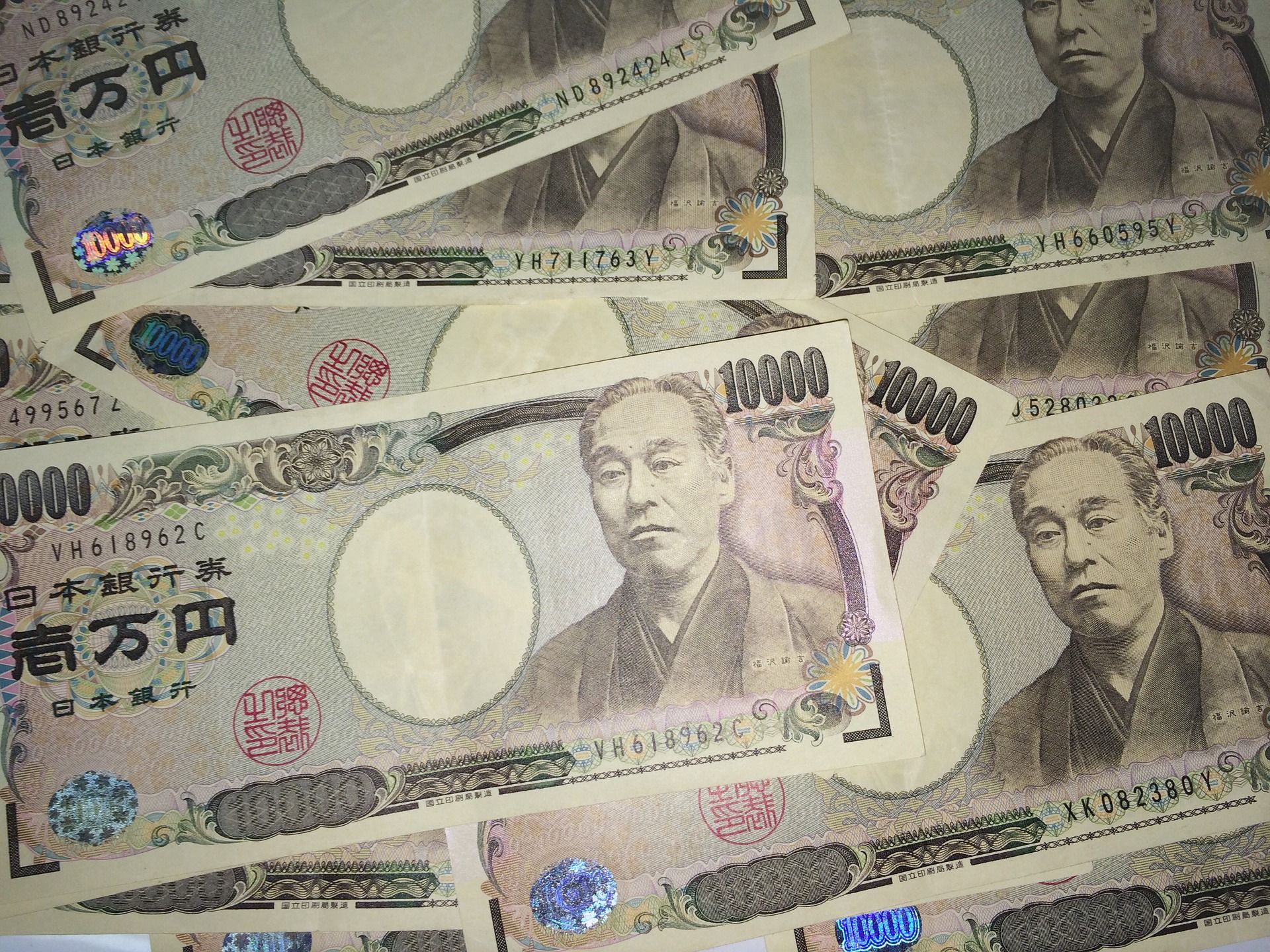 JAPON YENİNİN GÜVENLİ LİMAN STATÜSÜ BASKI ALTINDA